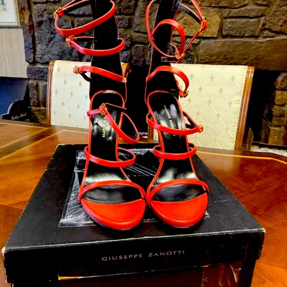 Stunning Giuseppe Zanotti Gladiator Sandals EU 39 NIB - Picture 2 of 9